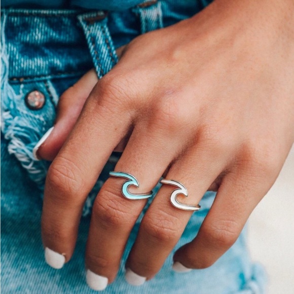 🌟Host Pick🌟 Ocean Wave Silver Ring Size 8 - Picture 12 of 15